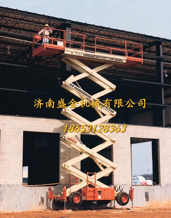 操作升降機(jī)要確保周圍環(huán)境的安全性(圖1) \